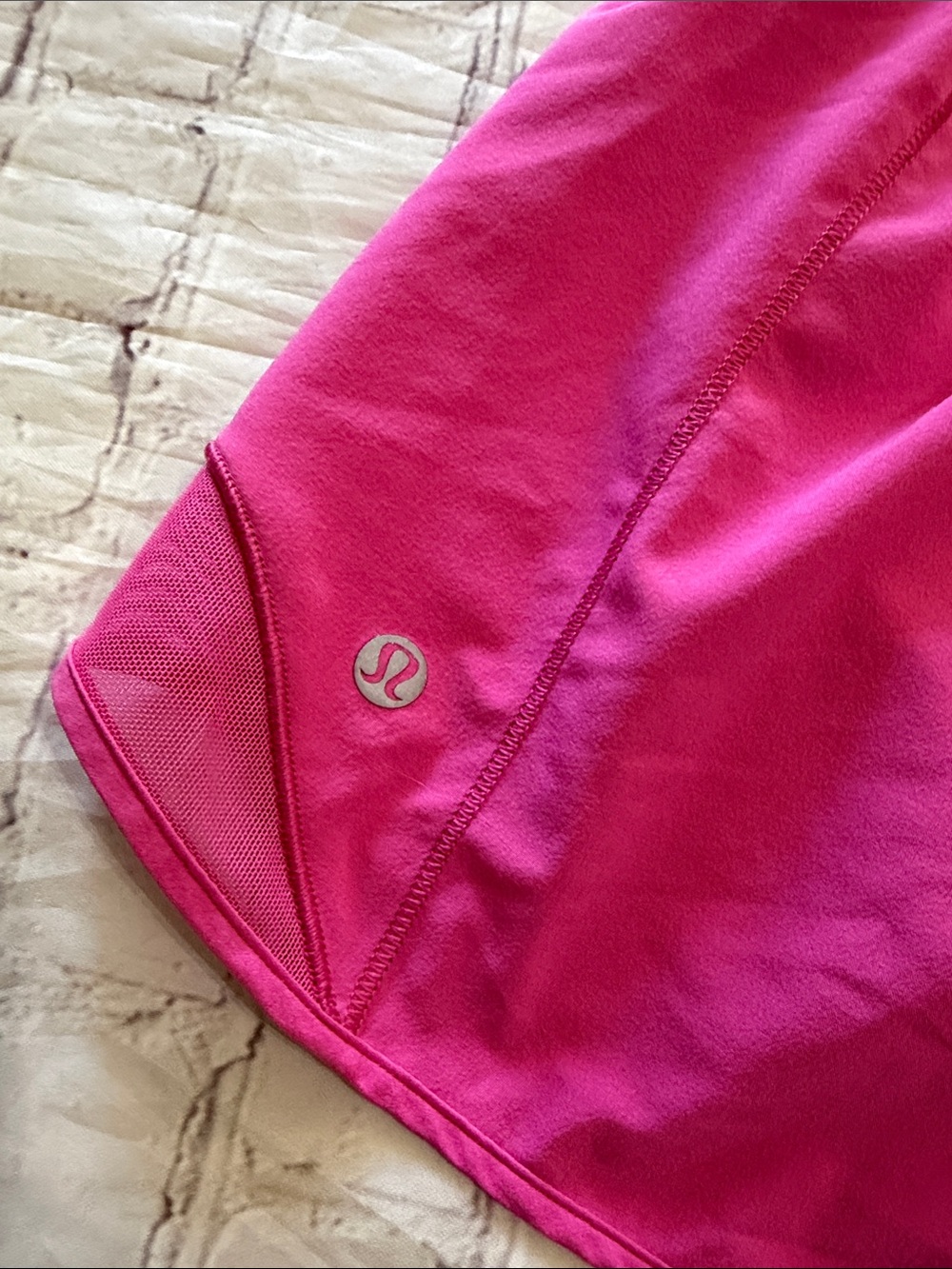 Lululemon Hotty Hot 2.5” High Rise Sonic Pink Size 8 Lined Running Shorts - Picture 4 of 7